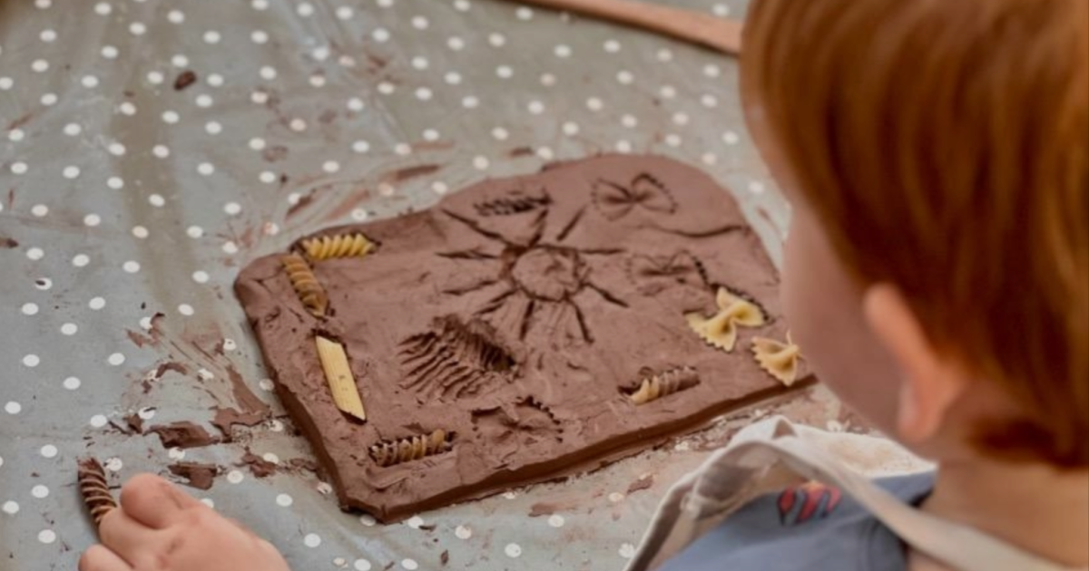 Familieverksted: Lag skulpturer i leire